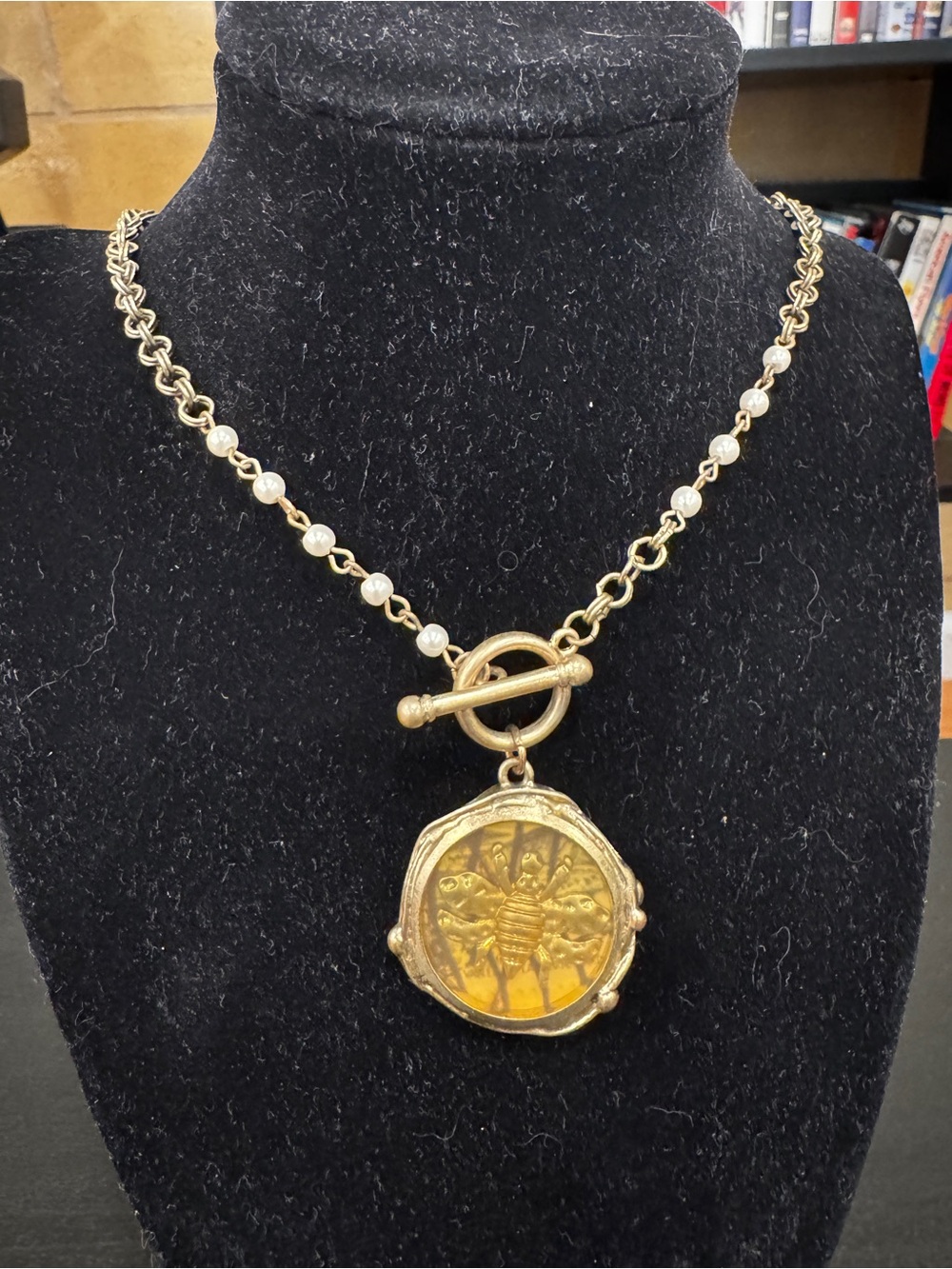 Vintage Gold-Tone Bee Medallion Pendant Necklace with Pearl Accents